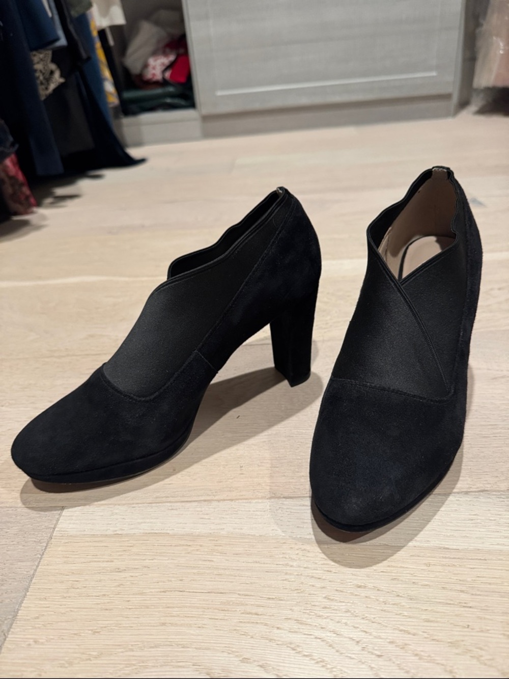 Like New Clark’s Black Women's Suede Heel Booties